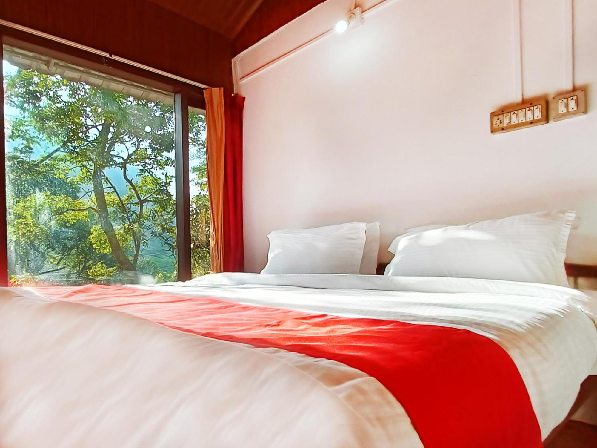 Exotica Holidays 호텔 Viripara 외부 사진